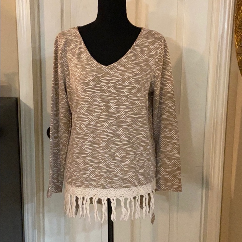 🌟 Entro Tan/white v-neck sweater with fringe, L